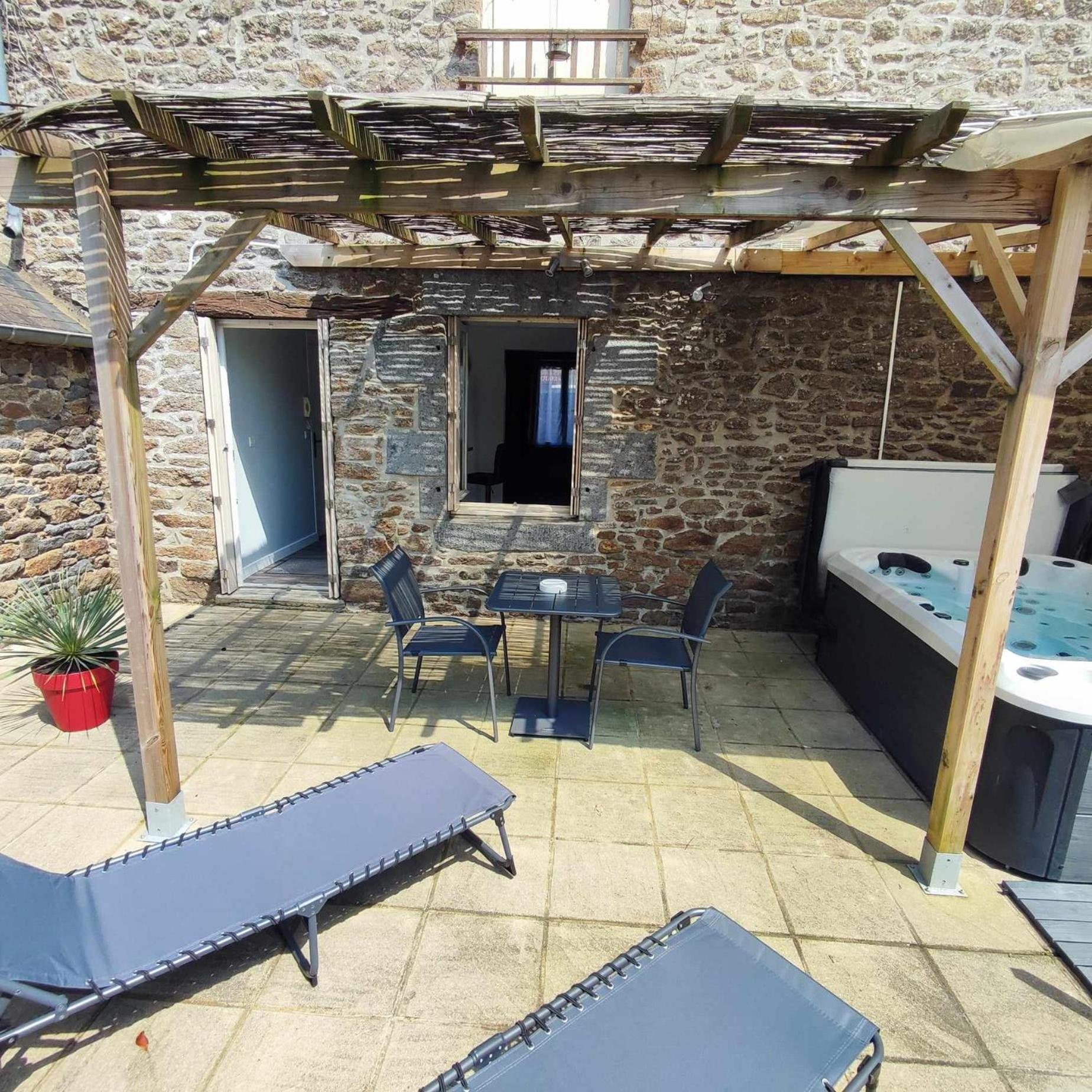 Appartement Jacuzzi 2/4 Pers Avec Terrasse Aménagée Saint-Pierre-de-Plesguen
